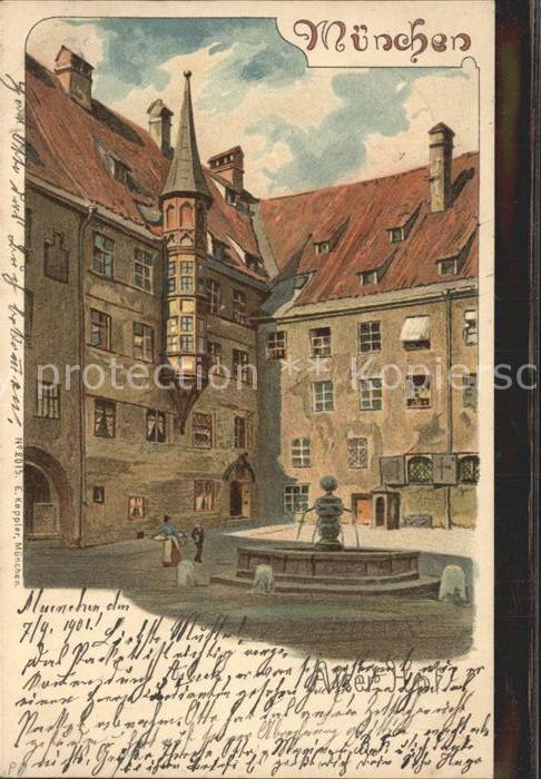 Muenchen Innenhof mit Brunnen