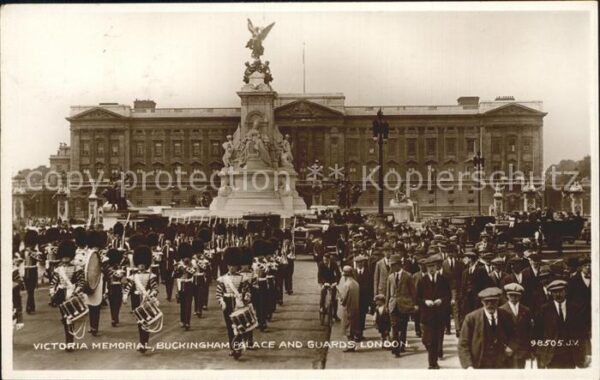 London Victoria Memorial Buckingham Palace and