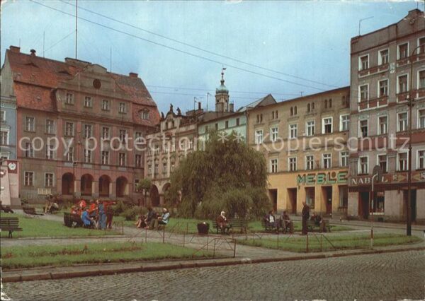 Mieroszow Plac Niepodleglosci z leweij Urzad Miej