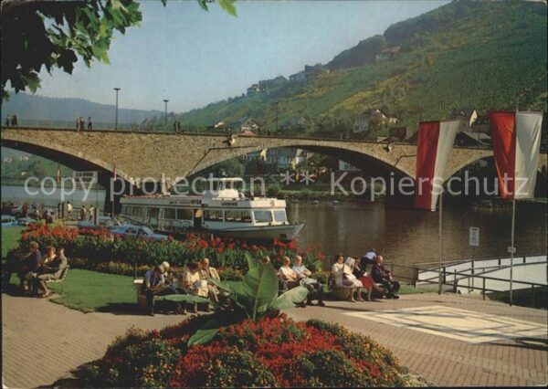 Cochem Mosel Uferanlagen Brücke Fahrgastschiff