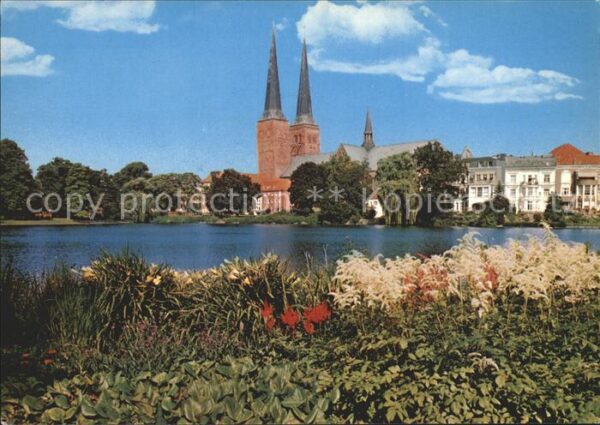 Luebeck Mühlenteich mit Dom