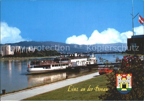 Linz Donau DDSG Anlegestelle mit Blick auf Urfahr
