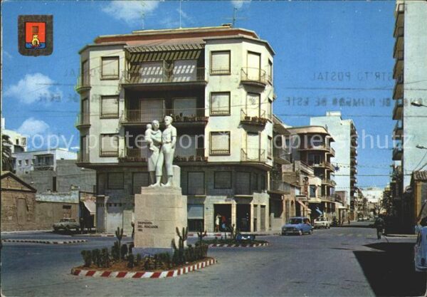 Santa Pola Monumento Despedida del pescador