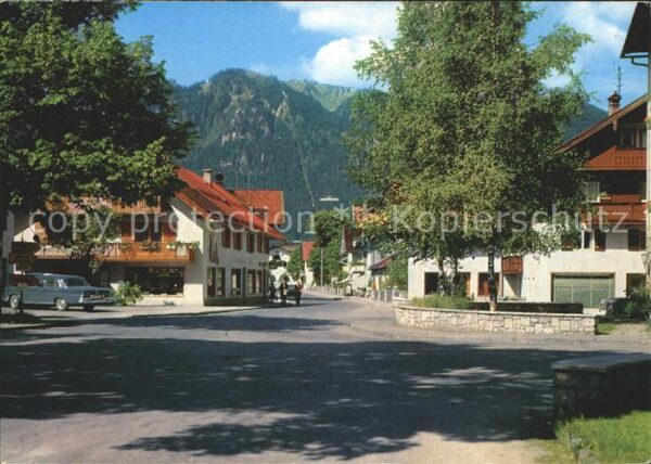 Lenggries Bahnhofstrasse mit Blick zum Brauneck H