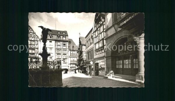 Bernkastel-Kues Patz mit Brunnen