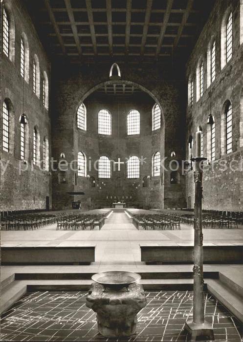 Trier Basilika innen mit Baptisterium