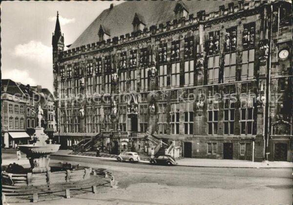 Aachen Rathaus mit Kaiser Karl Brunnen