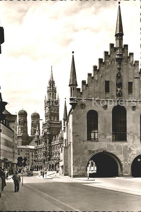 Muenchen Rathaus mit Marienplatz