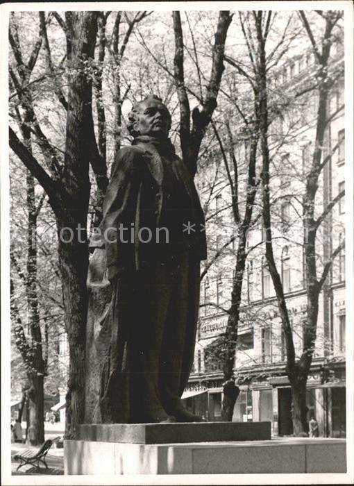 Helsinki Eino Leinon Statue
