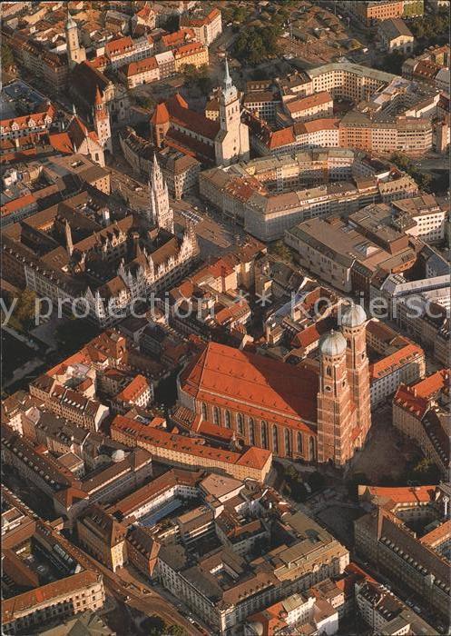Muenchen Fliegeraufnahme Dom mit Altstadt