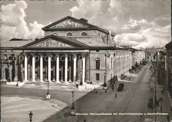 Muenchen Nationaltheater mit Maximilianstrasse M