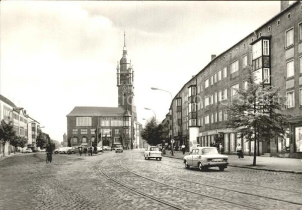 Dessau-Rosslau Strasse der DSF mit Rathaus