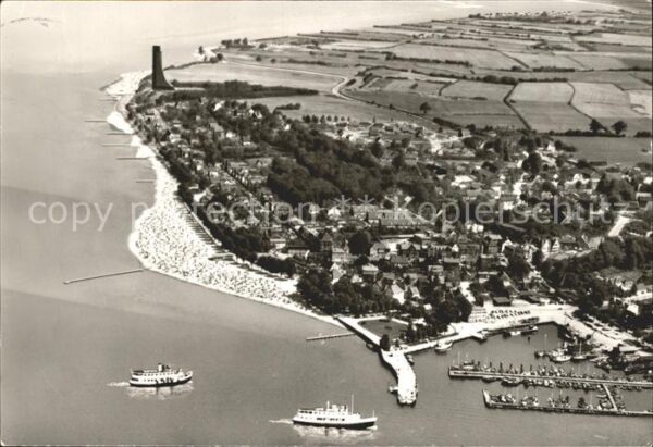 Laboe Ostseebad mit Marine Ehrenmal Fliegerau