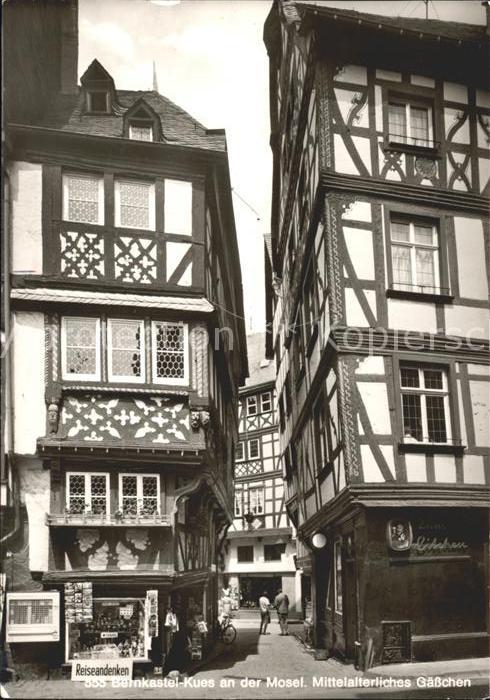 Bernkastel-Kues Mittelalterliches Gässchen Fachwerkhäus