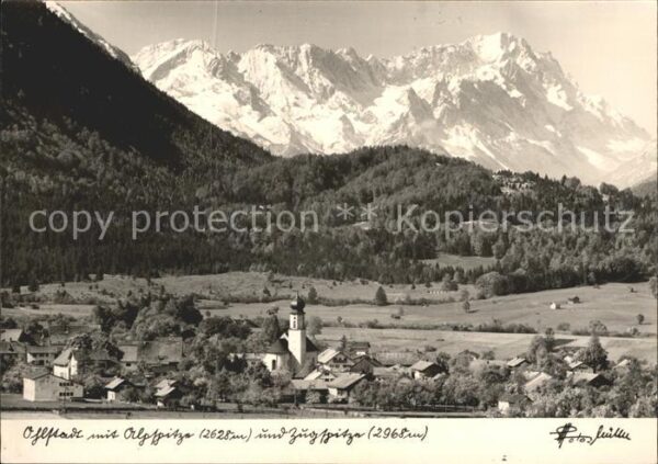 Ohlstadt mit Alpspitze und Zugspitze Wetterstein