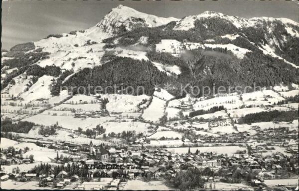 Kitzbuehel Tirol Gesamtansicht mit Alpenpanorama