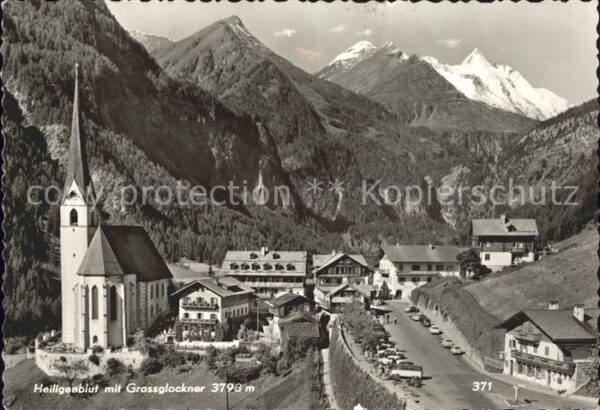 Heiligenblut Kaernten Ortsansicht mit Kirche Grossglockner Ho