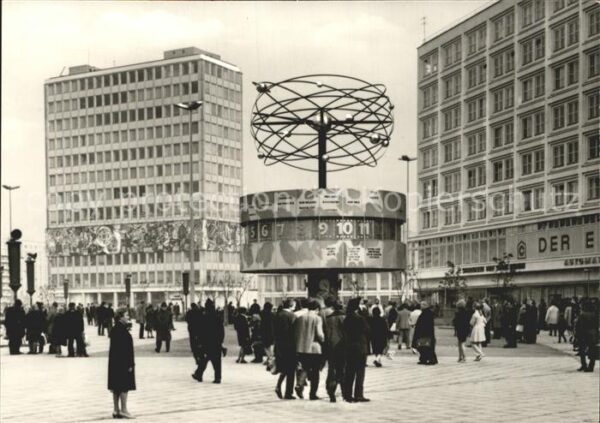 Berlin Urania Weltzeituhr Alexanderplatz