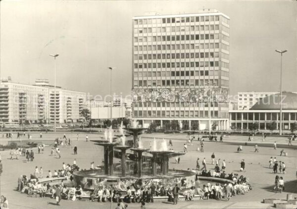 Berlin Alexanderplatz Springbrunnen Hochhaus H