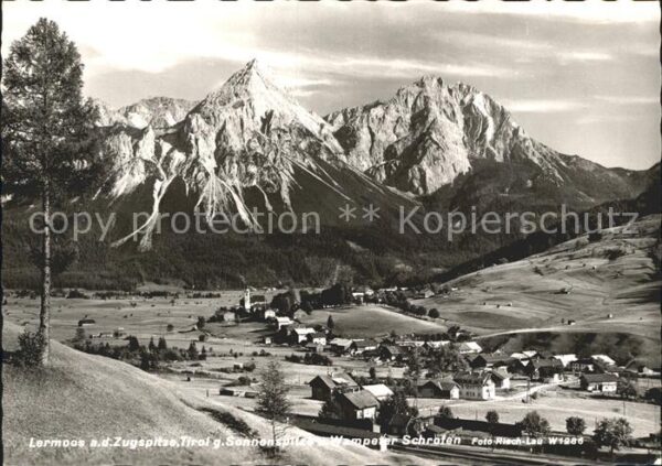 Lermoos Tirol mit Zugspitze Sennenspitze und Wampeter