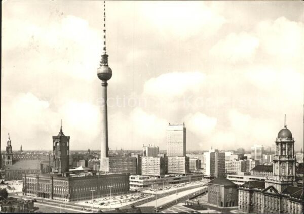 Berlin Blick zum Rathaus und Fernsehturm