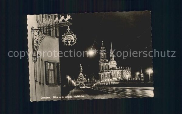 Dresden mit ehemaliger Hofkirche bei Nacht