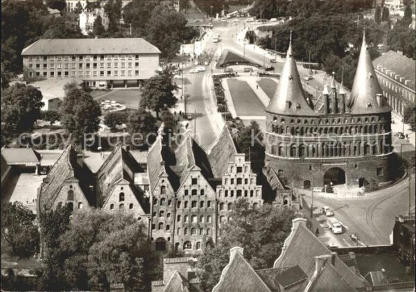 Luebeck Holstentor und Salzspeicher