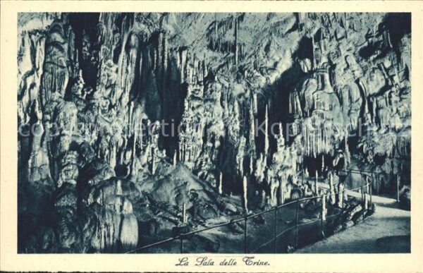 Hoehlen Caves Grottes Sala delle Trine Postumia