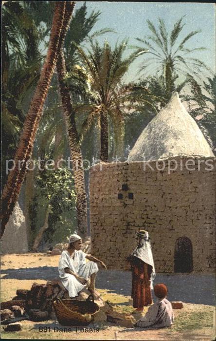 Typen Arabien Dans l'oasis Palmen