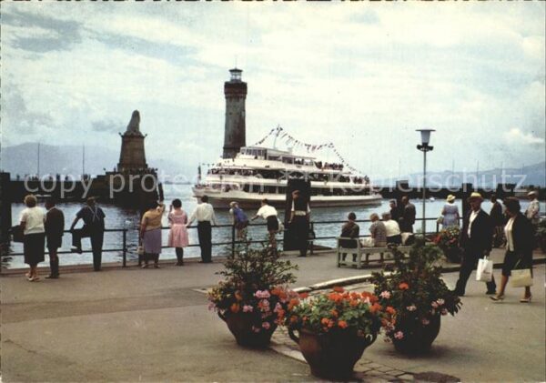 Motorschiffe München Lindau Bodensee Hafeneinfahrt