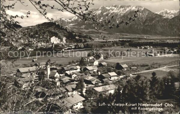 Niederaudorf mit Kaisergebirge