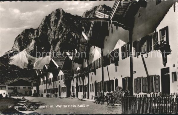 Mittenwald Bayern Untermarkt mit Wetterstein