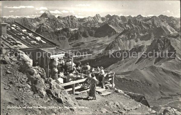 Nebelhorn Gipfelhütte mit Hochvogel