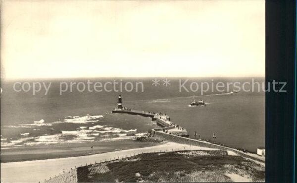 Rostock-Warnemuende Blick zur Mole Leuchtturm