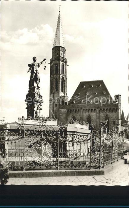 Frankfurt Main Gerechtigkeitsbrunnen und Nikolaikirche