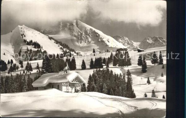 Hirschegg Kleinwalsertal Vorarlberg Kapelle mit Kuhgehrenspitze und Schafal
