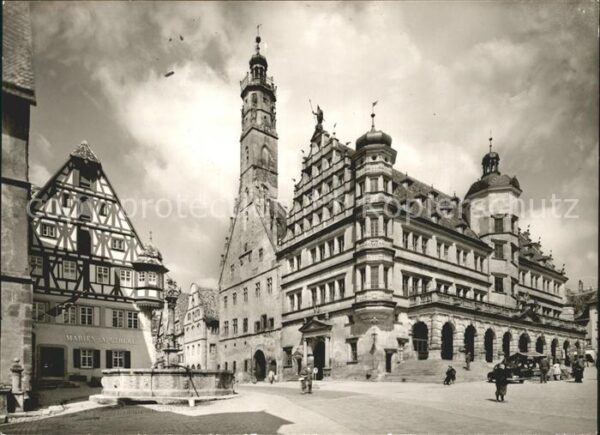 Rothenburg Tauber Rathaus mit Marktplatz und Herterichsbr