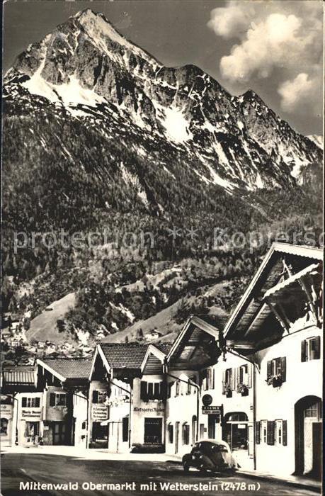 Mittenwald Karwendel Tirol Obermarkt mit Wetterstein