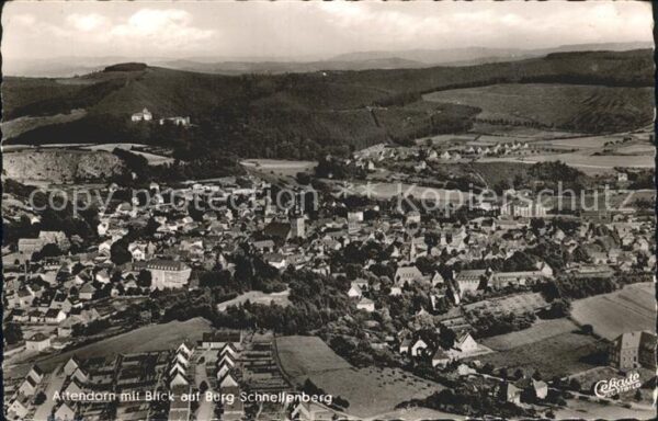 Attendorn mit Burg Schnellenberg Fliegeraufnahme