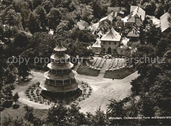 Muenchen Chinesischer Turm mit Gaststätte
