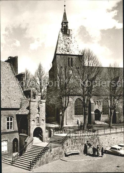 Moelln Lauenburg St Nicolaikirche mit Rathaustreppe und