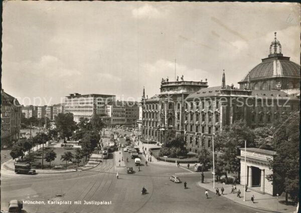 Muenchen Karlsplatz mit Justizpalast