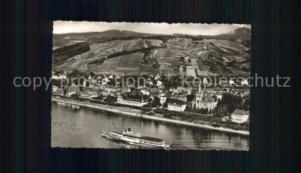 Unkel Rhein Blick auf den Rhein Dampfer Weinberge