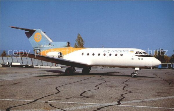 Flugzeuge Zivil Air Ukraine Yakovlev 40 UR-87547 cn 953