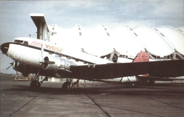 Flugzeuge Zivil Air West DC-3