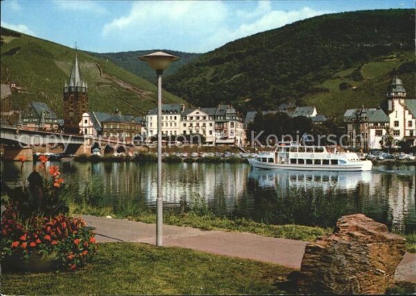Bernkastel-Kues Moselpartie Ausflugsschiff
