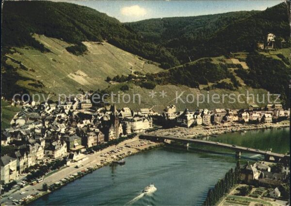 Bernkastel-Kues Moselpartie Fliegeraufnahme