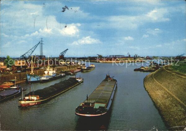 Duisburg Ruhr Kaiserhafen Frachtschiffe