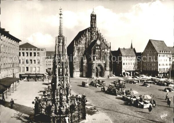 Nuernberg Brunnen vor der Frauenkirche Markt
