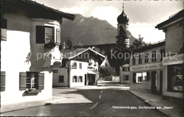 Oberammergau Dorfstrasse am Stern mit Kirche